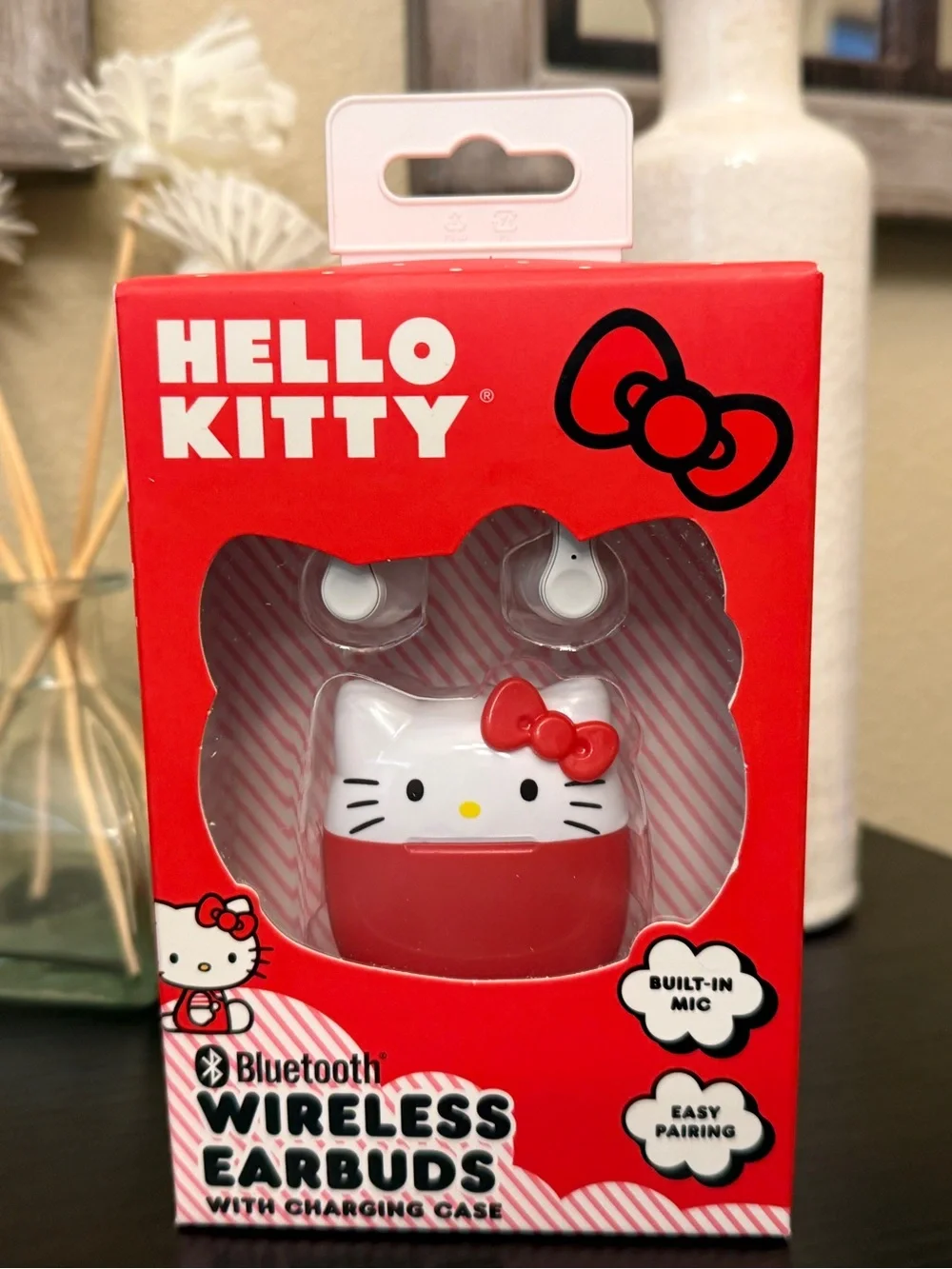 Hello Kitty Red and White Bluetooth Earbuds with Character Charging Case New!